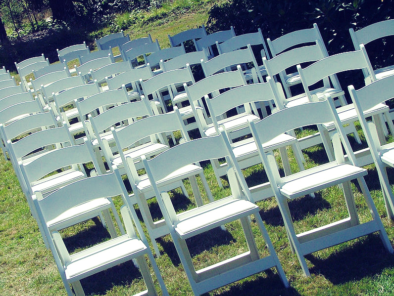 796px-Outdoor_Wedding_Chairs_2816px