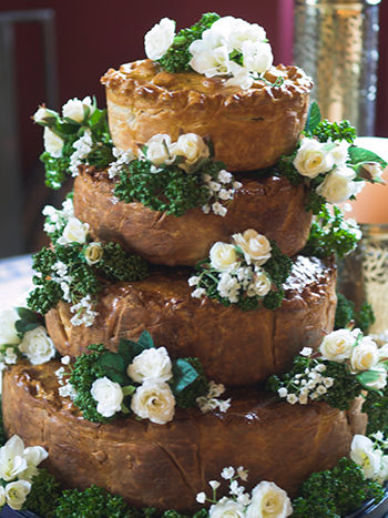 Want an extraordinary wedding cake? Try these weird and wonderful cakes!