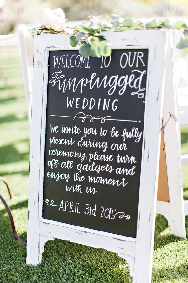 6 Reasons To Choose An Unplugged Wedding