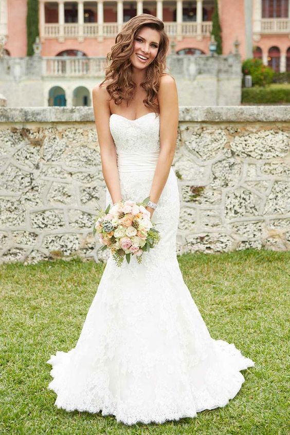 The Complete Wedding Dress Guide for Women With Big Bust - Petite Dressing